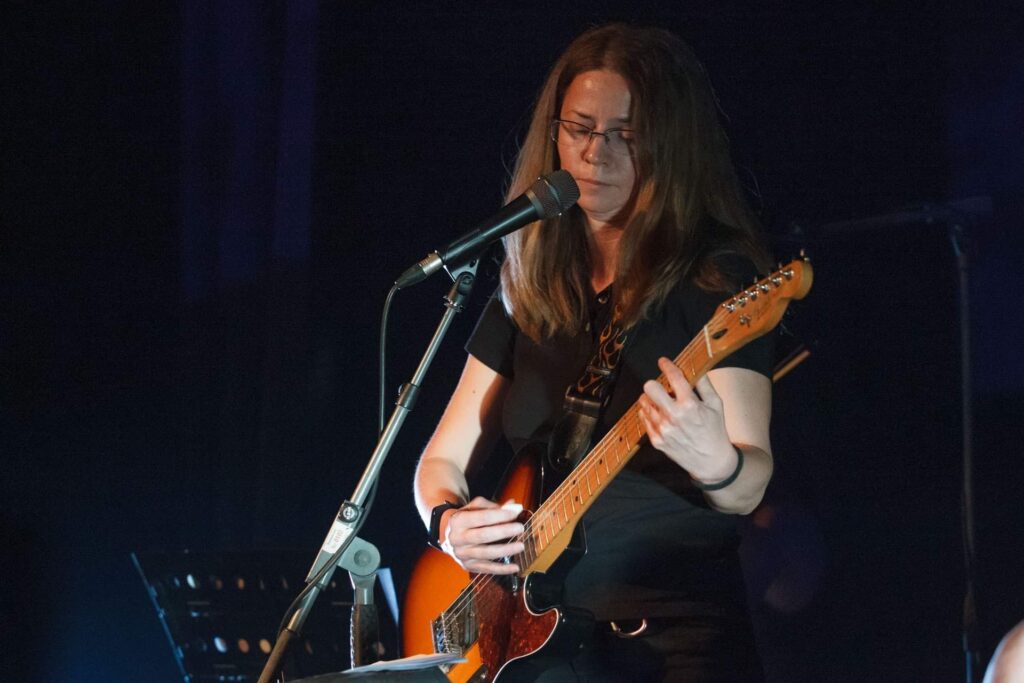 Jasmina Topić performing in the Apolo hall, at the presentation of the book Temporary Domicile, 2021, Pančevo