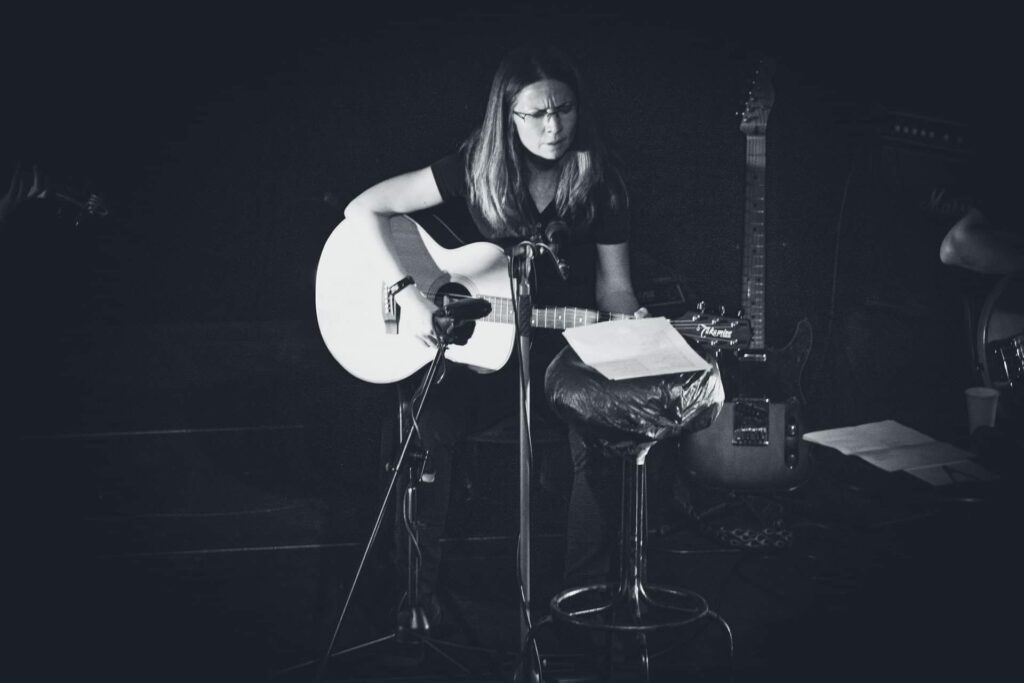 Jasmina Topić performing in the Apolo hall, at the presentation of the book Temporary Domicile, 2021, Pančevo