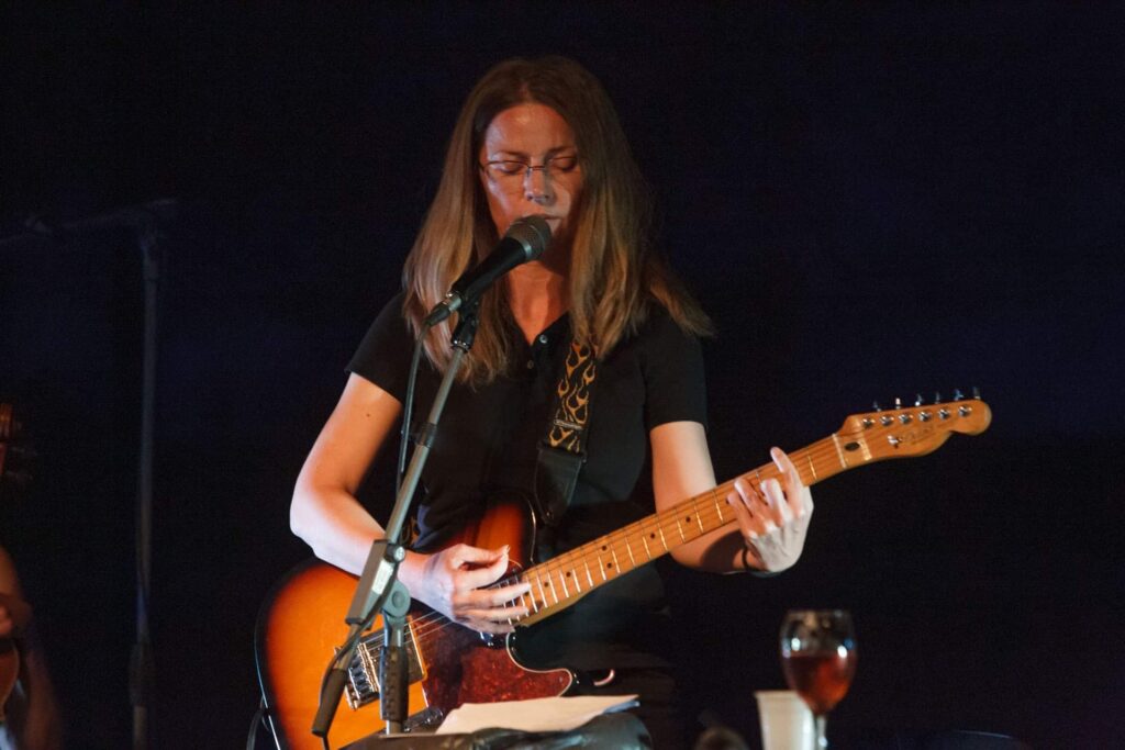 Jasmina Topić performing in the Apolo hall, at the presentation of the book Temporary Domicile, 2021, Pančevo