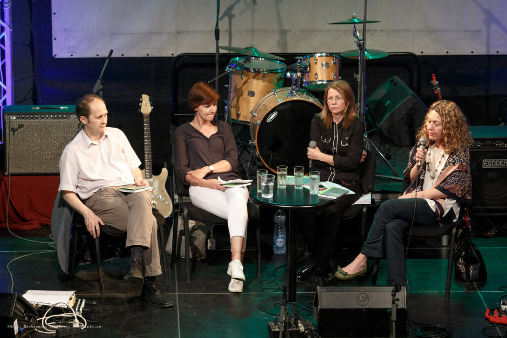 Participants of the book-talk (left to right): Gojko Božović, literary critic, Jelena Angelovski, literary critic, author, Nevena Stefanović, moderator. Apolo hall, 2017 Pančevo